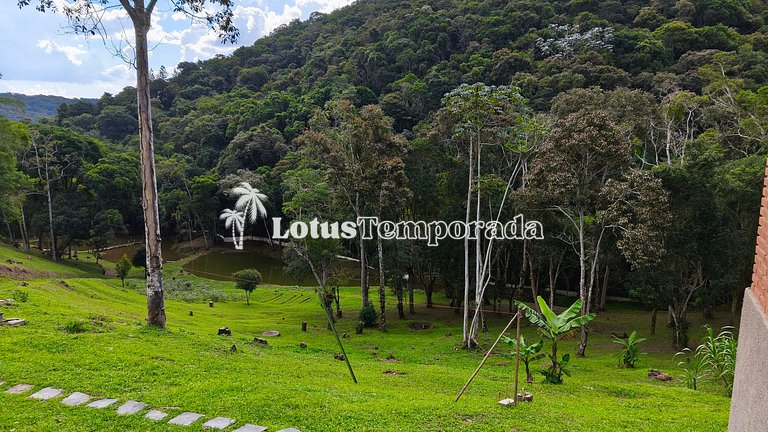Chácara com lagos, piscina e 6 quartos LT0097