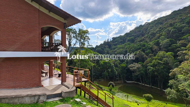 Chácara com lagos, piscina e 6 quartos LT0097