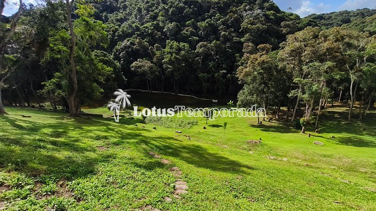 Chácara com lagos, piscina e 6 quartos LT0097