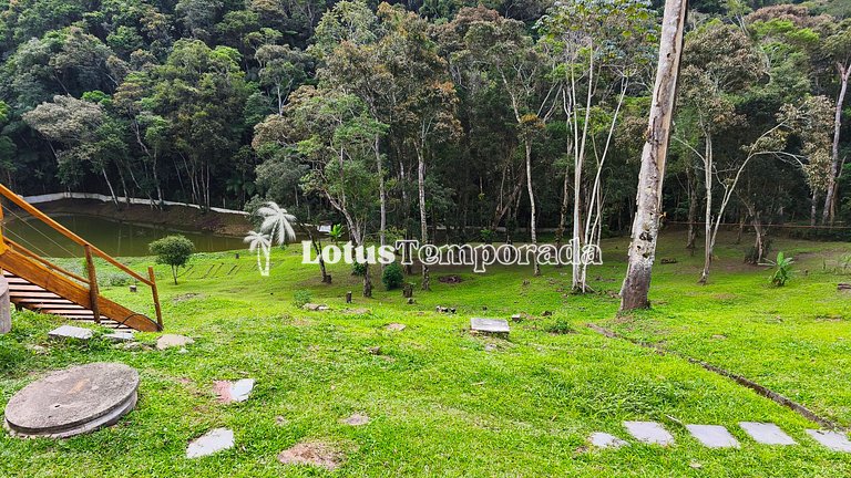 Chácara com lagos, piscina e 6 quartos LT0097