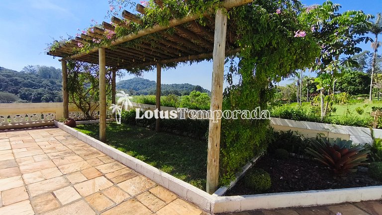 Sítio em São Roque com 7 Dorm, piscina e conforto LT0082