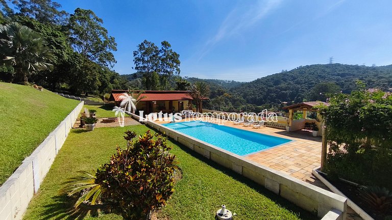 Sítio em São Roque com 7 Dorm, piscina e conforto LT0082