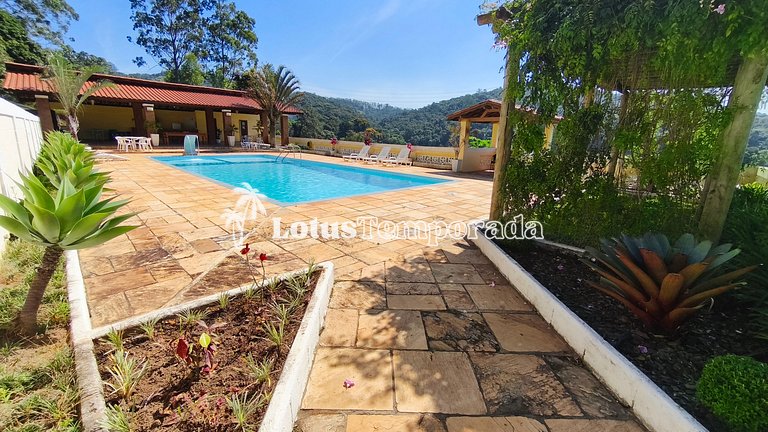Sítio em São Roque com 7 Dorm, piscina e conforto LT0082