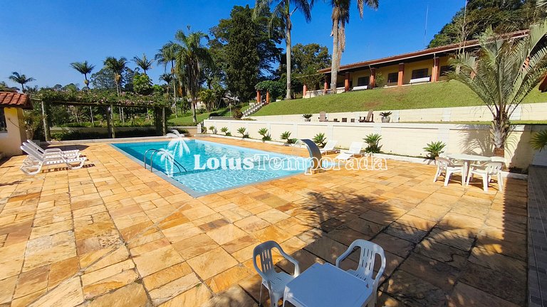 Sítio em São Roque com 7 Dorm, piscina e conforto LT0082