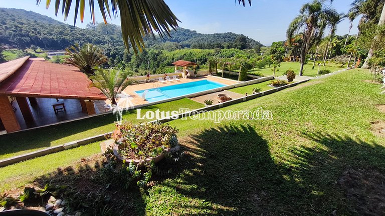 Sítio em São Roque com 7 Dorm, piscina e conforto LT0082