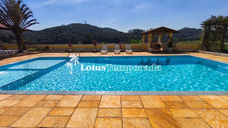Sítio em São Roque com 7 Dorm, piscina e conforto LT0082