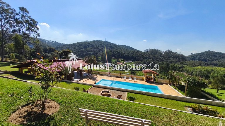 Sítio em São Roque com 7 Dorm, piscina e conforto LT0082