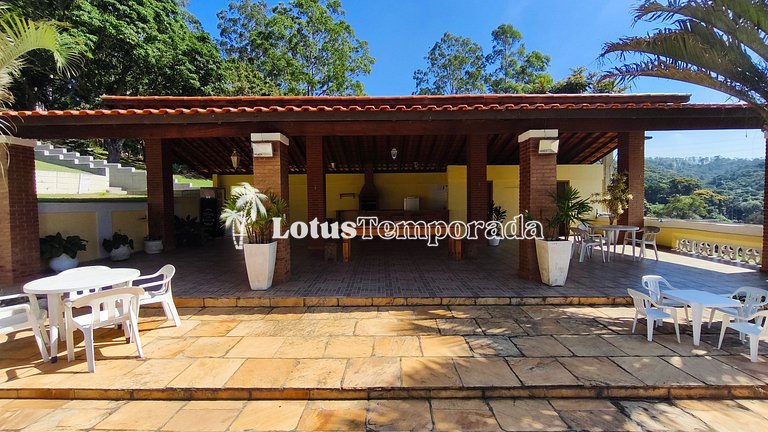 Sítio em São Roque com 7 Dorm, piscina e conforto LT0082