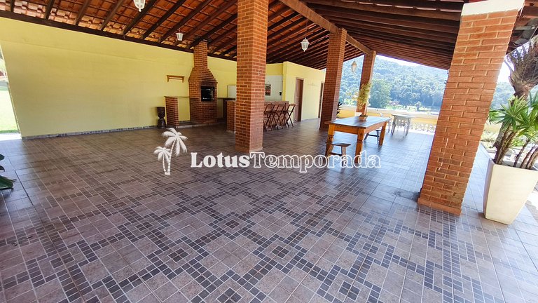 Sítio em São Roque com 7 Dorm, piscina e conforto LT0082