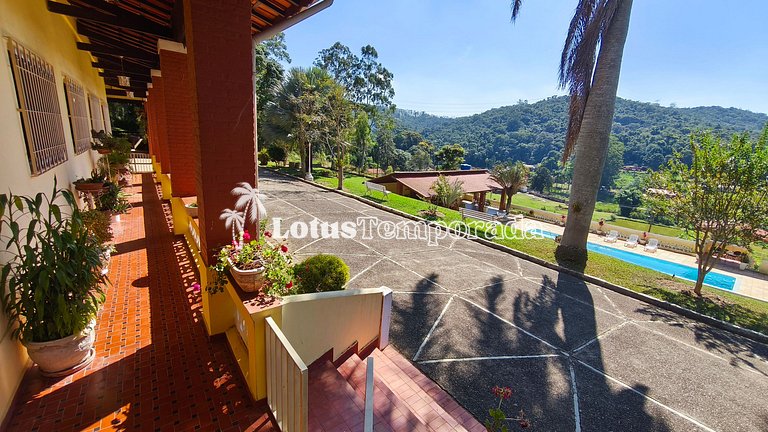 Sítio em São Roque com 7 Dorm, piscina e conforto LT0082