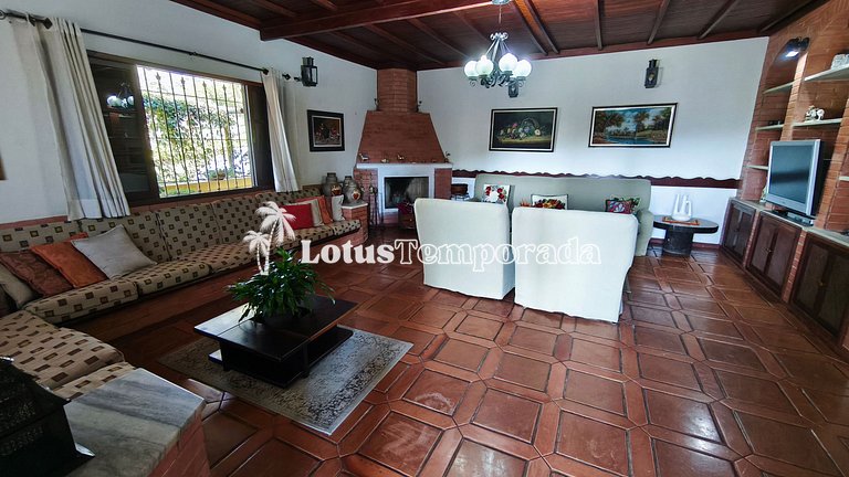 Sítio em São Roque com 7 Dorm, piscina e conforto LT0082