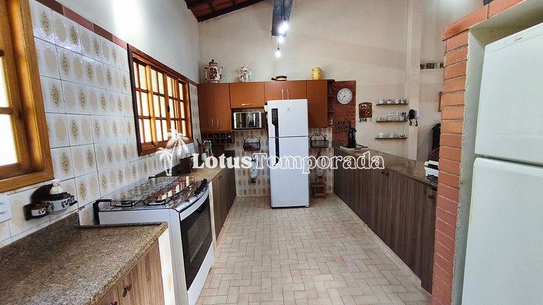 Sítio em São Roque com 7 Dorm, piscina e conforto LT0082