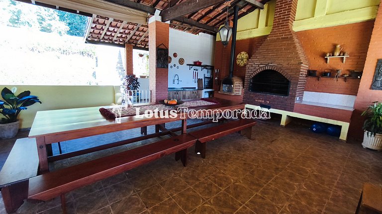 Sítio em São Roque com 7 Dorm, piscina e conforto LT0082