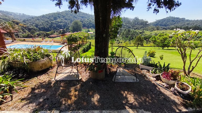 Sítio em São Roque com 7 Dorm, piscina e conforto LT0082
