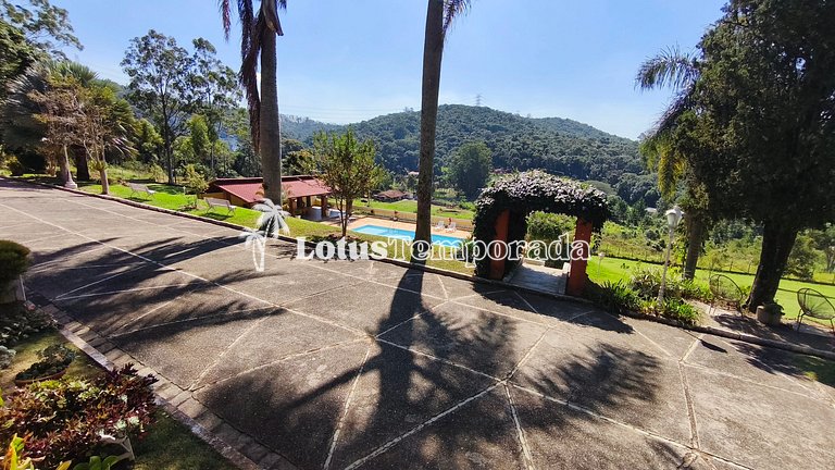 Sítio em São Roque com 7 Dorm, piscina e conforto LT0082