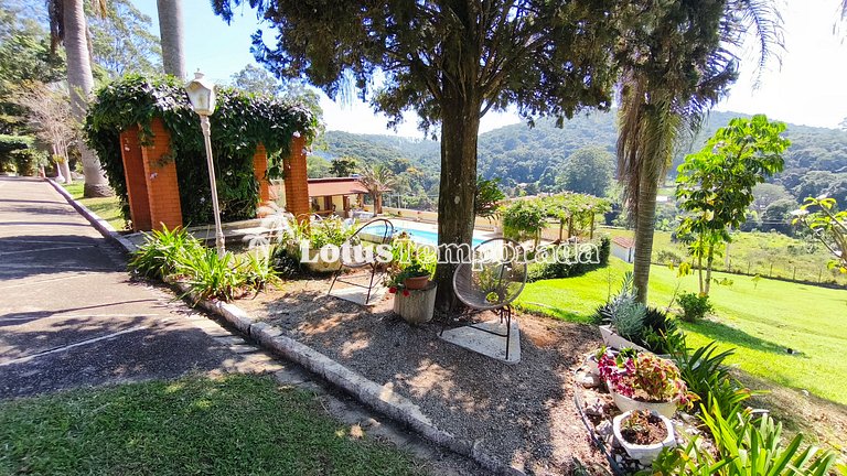 Sítio em São Roque com 7 Dorm, piscina e conforto LT0082