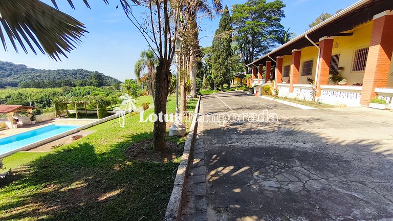 Sítio em São Roque com 7 Dorm, piscina e conforto LT0082
