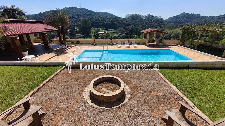 Sítio em São Roque com 7 Dorm, piscina e conforto LT0082