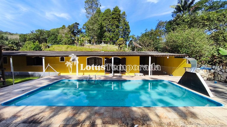 Chácara com piscina, jogos e campo futebol LT0098