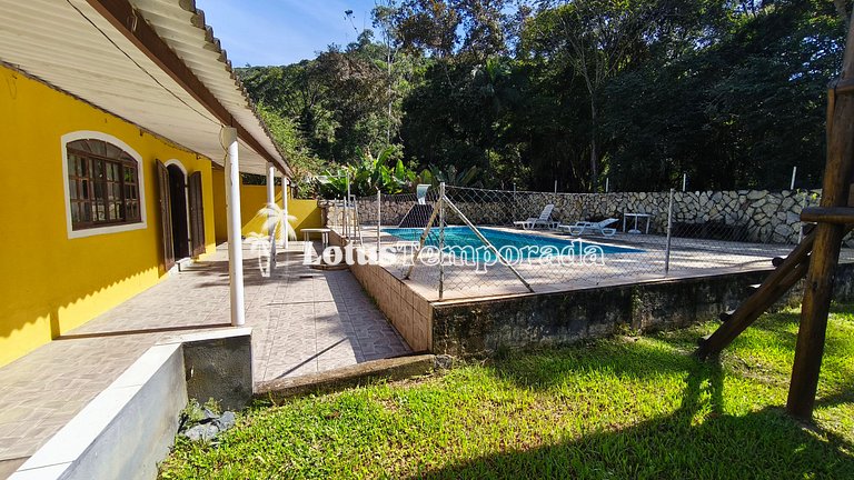 Chácara com piscina, jogos e campo futebol LT0098