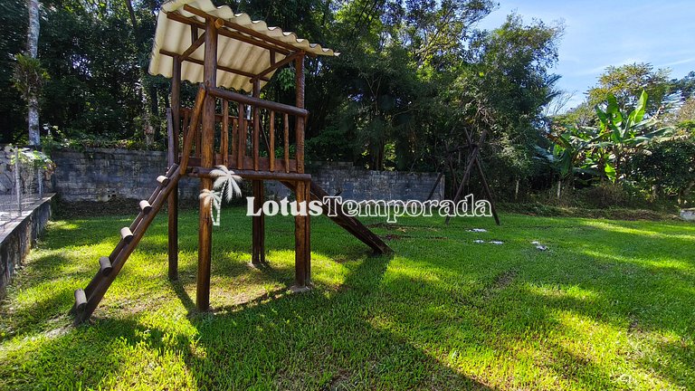 Chácara com piscina, jogos e campo futebol LT0098
