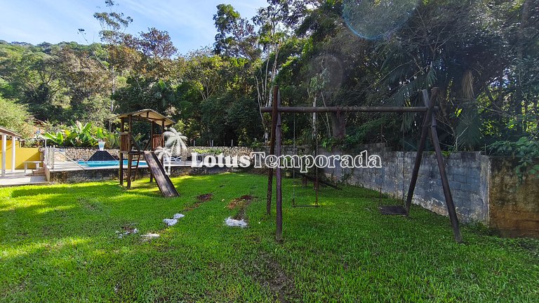 Chácara com piscina, jogos e campo futebol LT0098