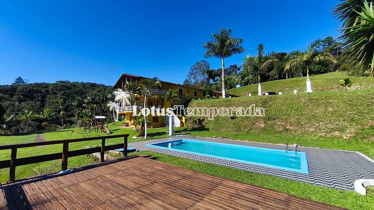 Chácara com vista para montanhas e piscina LT0035