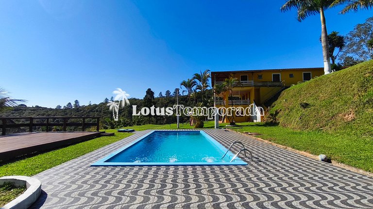 Chácara com vista para montanhas e piscina LT0035