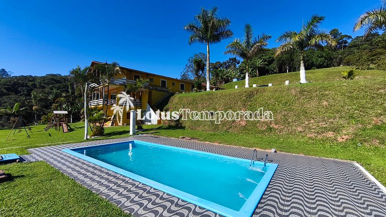 Chácara com vista para montanhas e piscina LT0035