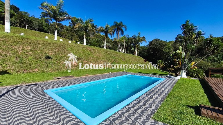 Chácara com vista para montanhas e piscina LT0035