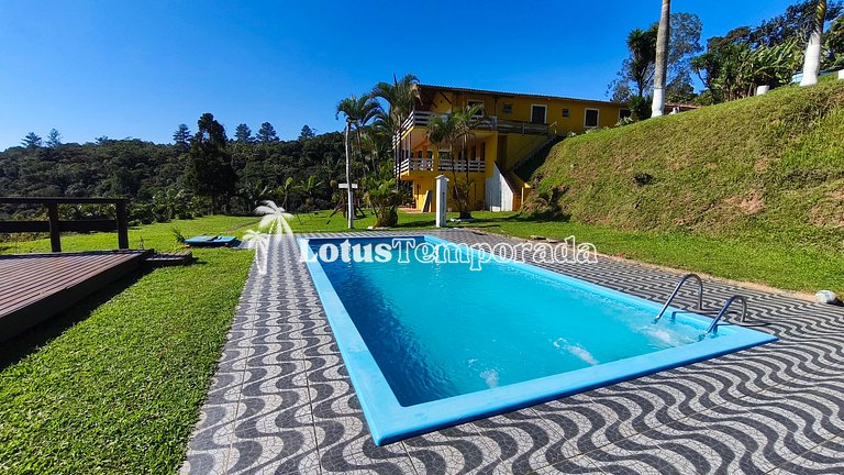 Chácara com vista para montanhas e piscina LT0035