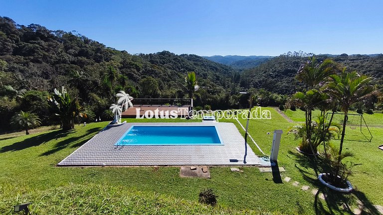 Chácara com vista para montanhas e piscina LT0035