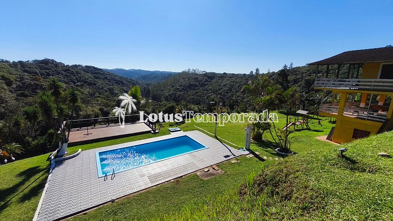Chácara com vista para montanhas e piscina LT0035