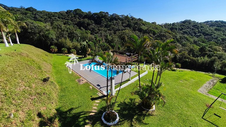 Chácara com vista para montanhas e piscina LT0035