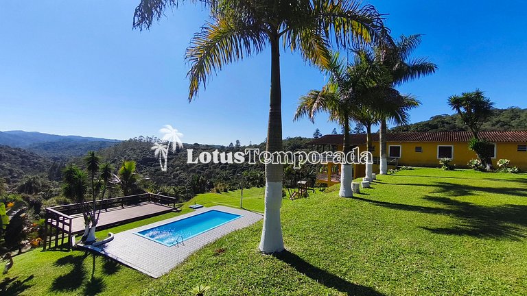 Chácara com vista para montanhas e piscina LT0035