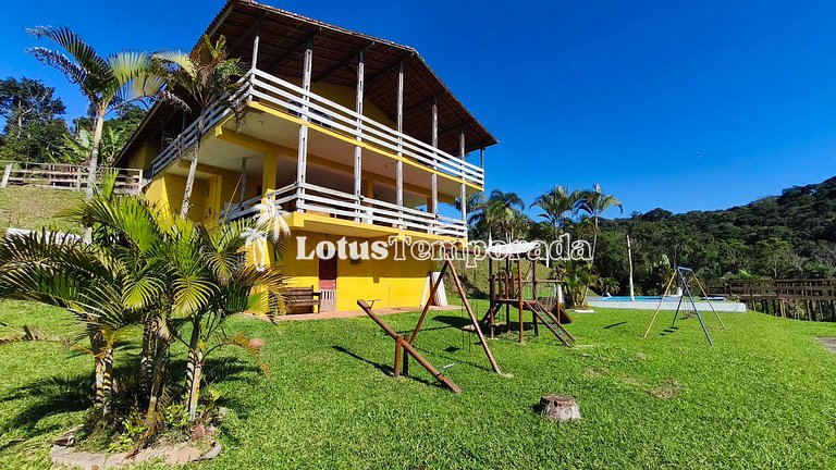 Chácara com vista para montanhas e piscina LT0035