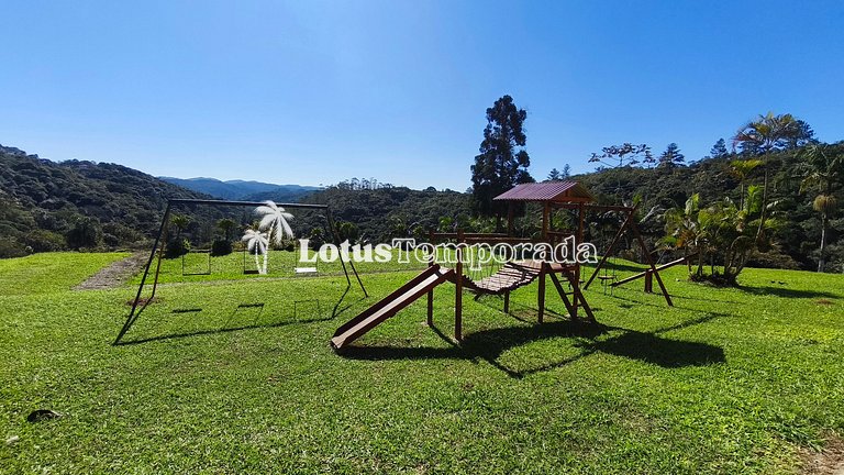 Chácara com vista para montanhas e piscina LT0035