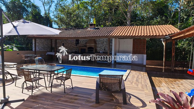 Sítio com lazer completo e conforto familiar LT0057