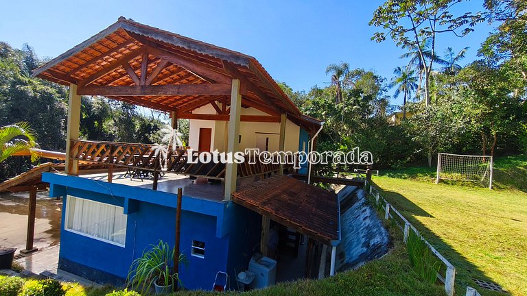 Sítio com lazer completo e conforto familiar LT0057