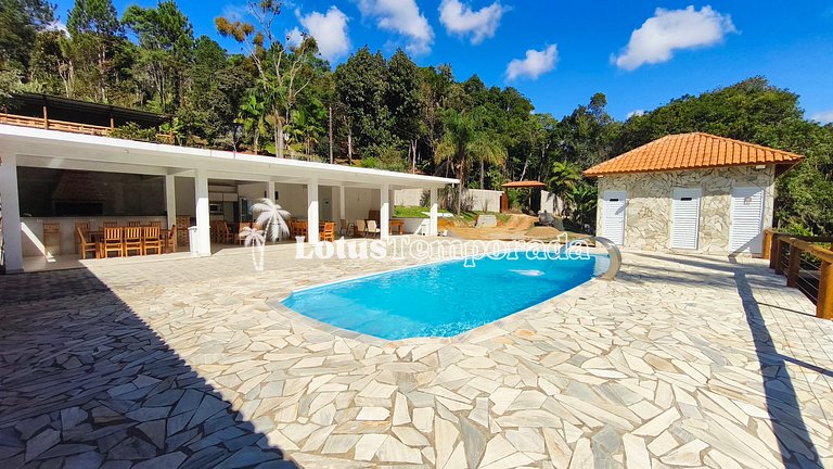 Chácara com piscina aquecida e eventos LT0095
