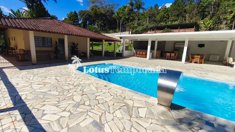Chácara com piscina aquecida e eventos LT0095