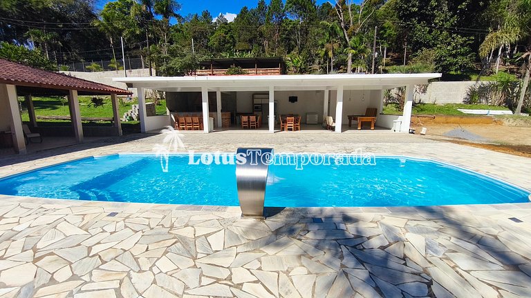 Chácara com piscina aquecida e eventos LT0095