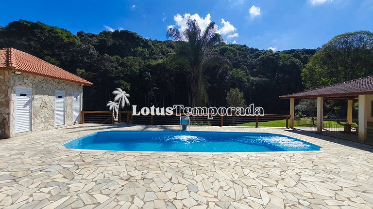 Chácara com piscina aquecida e eventos LT0095