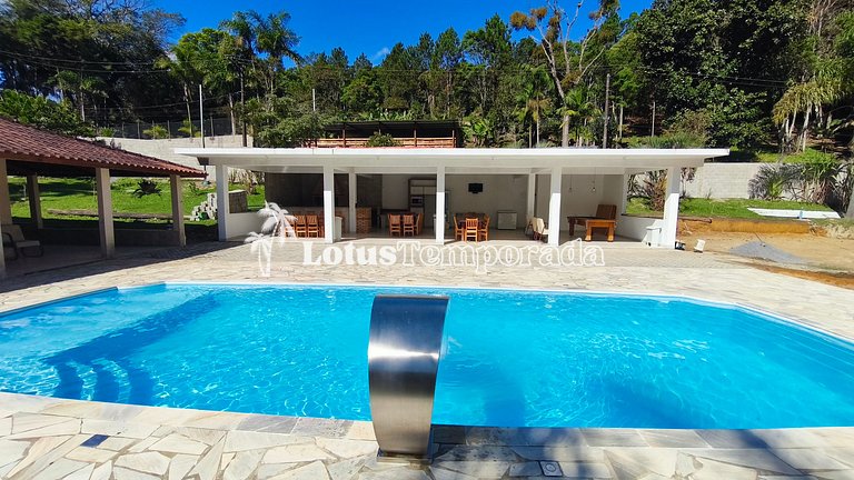 Chácara com piscina aquecida e eventos LT0095