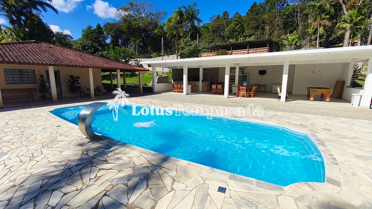 Chácara com piscina aquecida e eventos LT0095