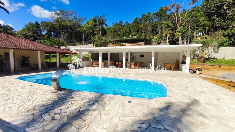 Chácara com piscina aquecida e eventos LT0095