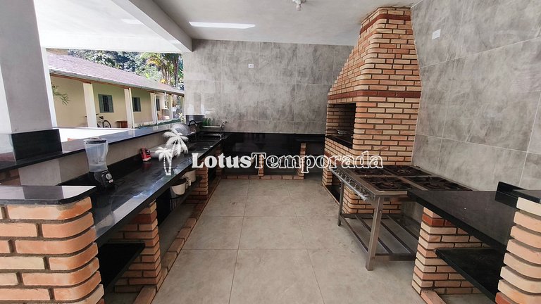 Chácara com piscina aquecida e eventos LT0095