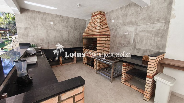 Chácara com piscina aquecida e eventos LT0095