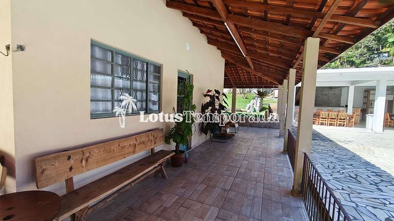 Chácara com piscina aquecida e eventos LT0095