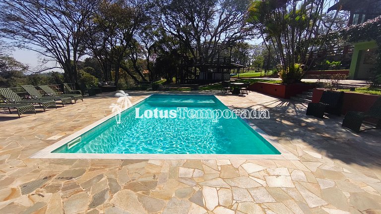Chácara com 7 Suítes e quadra de Beach Tennis LT0091